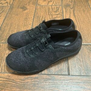 Skechers relaxed fit memory foam air cooled women’s shoes size 9.5